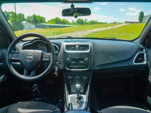 Used 2013 Dodge Avenger SE FWD image 10