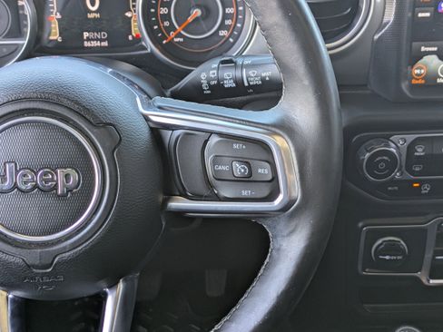 Used 2018 Jeep Wrangler Unlimited Sahara AWD/4WD image 22