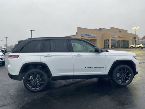 New 2025 Jeep Grand Cherokee Limited image 8