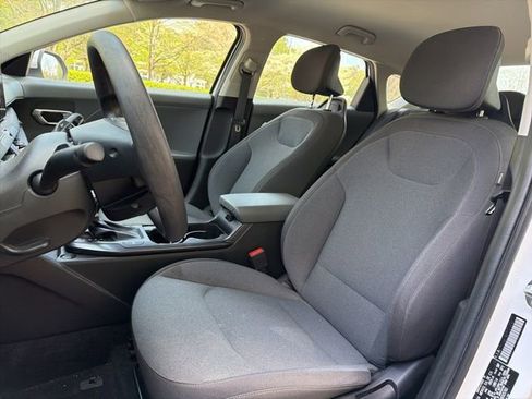 Used 2025 Kia K4 LXS image 10