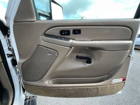 Used 2005 GMC Sierra 2500 SLT w/ Heavy-Duty Power Package image 26