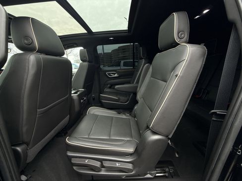 Used 2021 Chevrolet Suburban Premier w/ Premium Package image 25