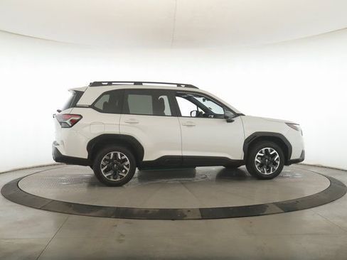 Used 2025 Subaru Forester Premium image 6