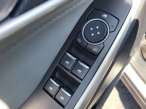 Certified 2022 Ford Explorer XLT w/ Equipment Group 202A image 18