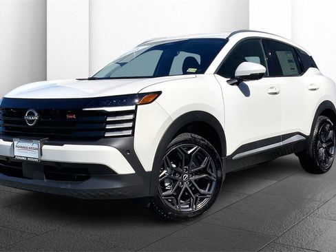 Used 2025 Nissan Kicks SR image 2