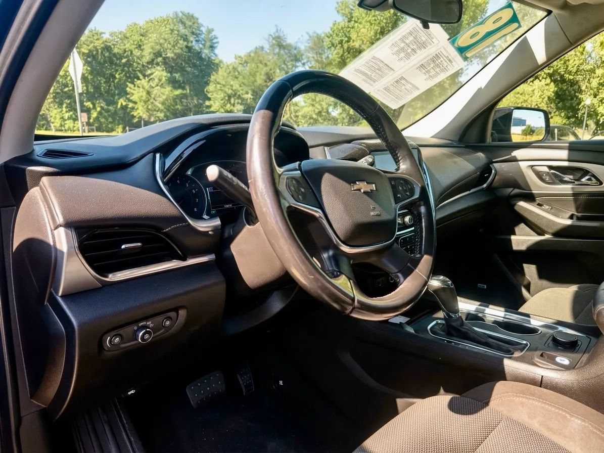 Used 2018 Chevrolet Traverse LT FWD image 9