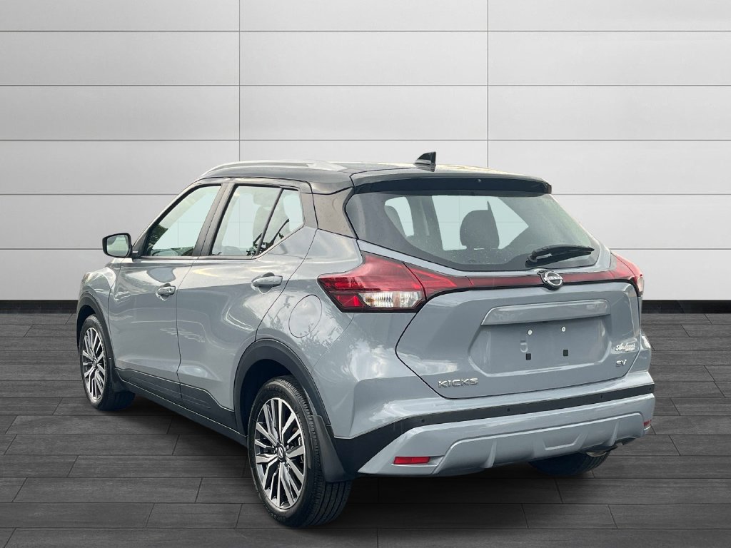 Used 2023 Nissan Kicks SV FWD image 3