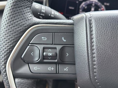 Used 2025 Toyota Tundra Limited AWD/4WD image 21