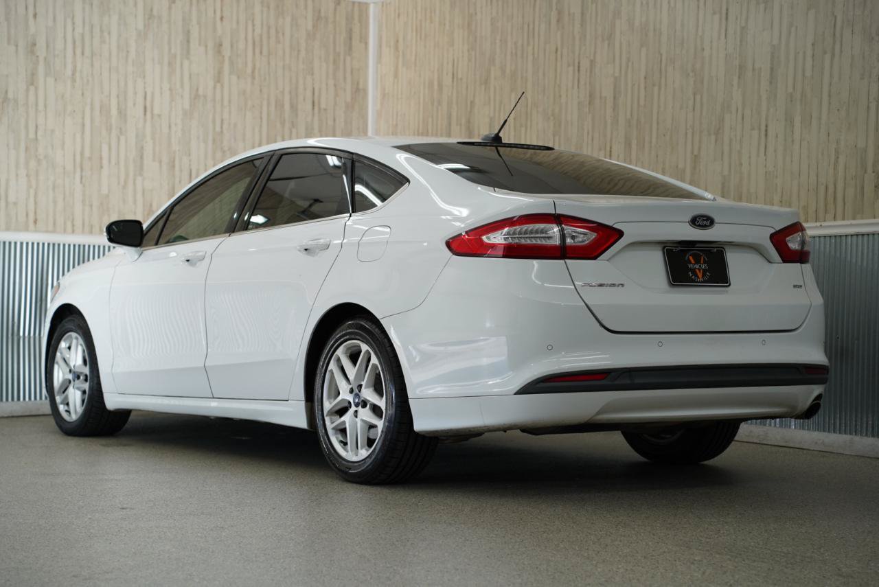 Used 2016 Ford Fusion SE FWD image 7