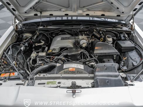 Used 1990 Ford LTD Crown Victoria image 3