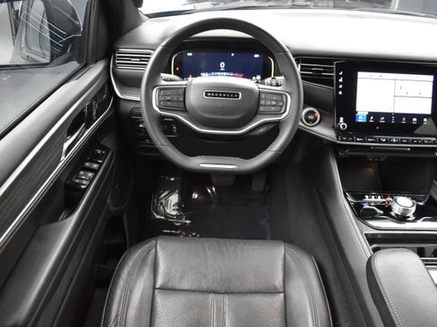 Used 2023 Jeep Wagoneer L Series II AWD/4WD image 23