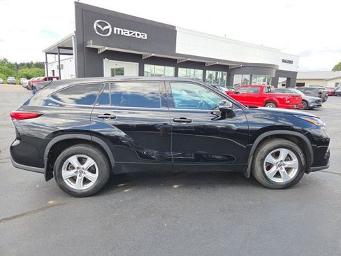 Used 2021 Toyota Highlander LE AWD/4WD image 6