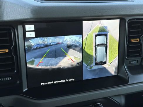 Used 2023 Ford Bronco Badlands image 17