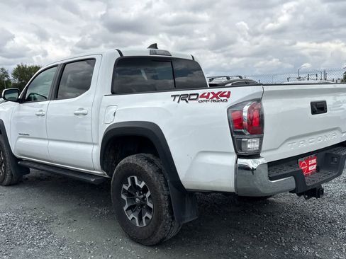 Used 2022 Toyota Tacoma TRD Off-Road AWD/4WD image 7