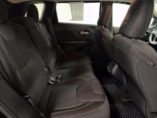 Used 2015 Jeep Cherokee Latitude w/ Cold Weather Group AWD/4WD image 43