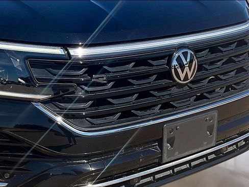 Used 2024 Volkswagen Atlas Cross Sport SEL R-Line AWD/4WD image 29