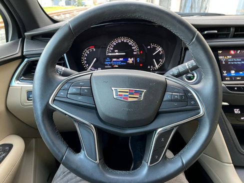 Used 2018 Cadillac XT5 FWD image 23
