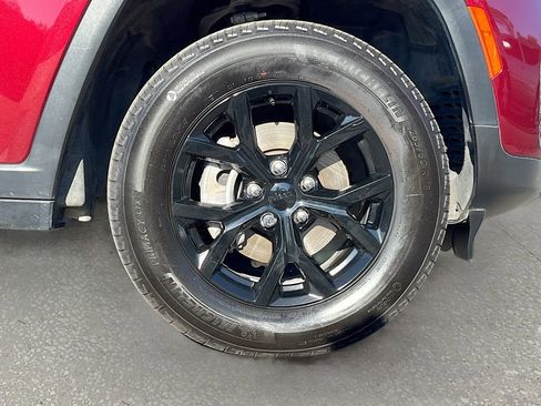 Certified 2025 Jeep Grand Cherokee Altitude image 27