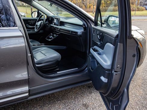 Used 2021 Lincoln Corsair Reserve image 17