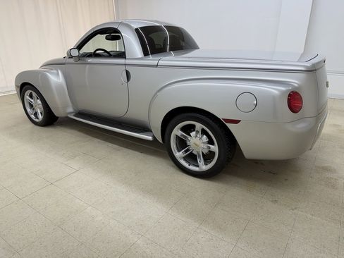 Used 2004 Chevrolet SSR w/ Preferred Equipment Group image 3