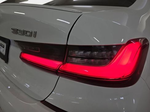Used 2022 BMW 330i Sedan w/ M Sport Package image 32