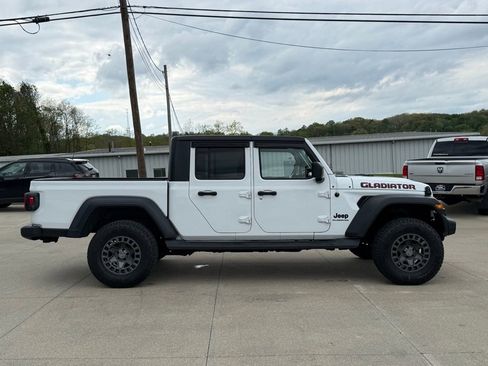 Used 2020 Jeep Gladiator Sport w/ Quick Order Package 24S AWD/4WD image 16