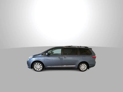 Used 2017 Toyota Sienna Limited Premium image 5