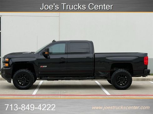 Used 2018 Chevrolet Silverado 2500 LT w/ Midnight Edition AWD/4WD image 3