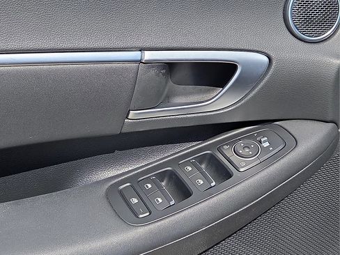 Used 2024 Hyundai Sonata SEL w/ Convenience Package FWD image 12