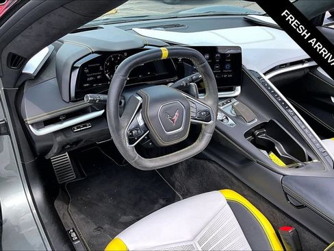 Used 2022 Chevrolet Corvette Stingray Premium Conv w/ Z51 Performance Package RWD image 5