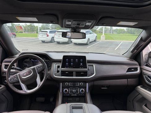 Used 2021 GMC Yukon SLT w/ SLT Luxury Plus Package AWD/4WD image 9