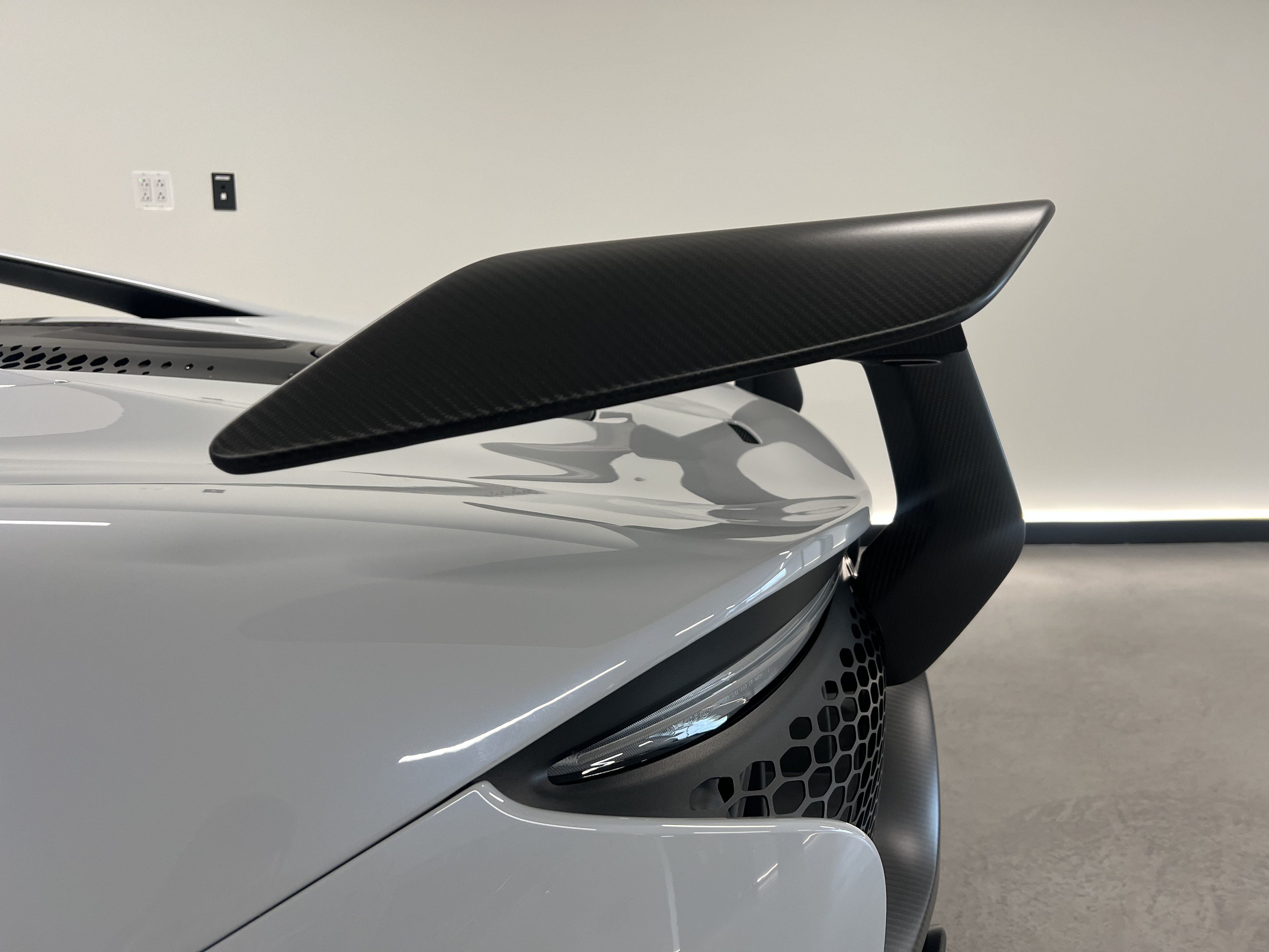 Used 2023 McLaren Artura RWD image 26