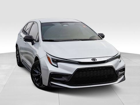 Used 2024 Toyota Corolla SE FWD image 2