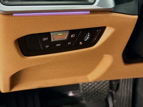 Used 2022 BMW 330e xDrive w/ Convenience Package image 17