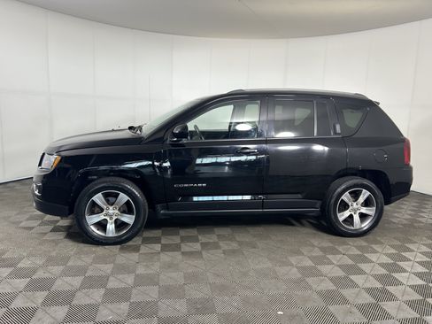 Used 2016 Jeep Compass Latitude AWD/4WD image 2