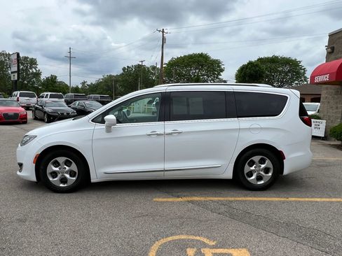 Used 2017 Chrysler Pacifica Touring-L Plus FWD image 8