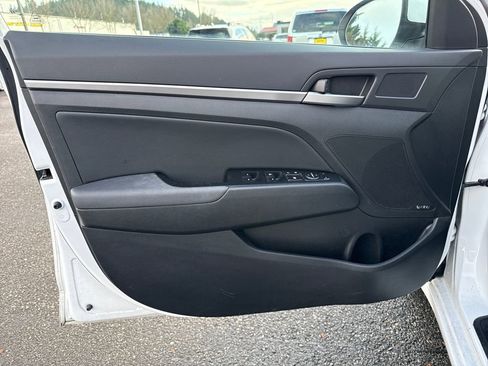 Used 2017 Hyundai Elantra Limited w/ Limited Tech Package 04 image 18