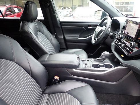 Certified 2023 Toyota Highlander XSE image 3