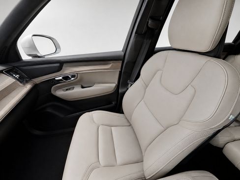 Certified 2026 Volvo XC90 B6 Plus AWD/4WD image 13