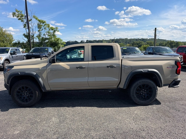 Used 2023 Chevrolet Colorado Trail Boss w/ Technology Package AWD/4WD image 2