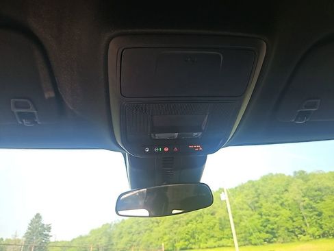 Used 2025 GMC Acadia Elevation image 15