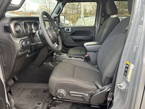 Used 2023 Jeep Wrangler Unlimited w/ Sun & Screen Package image 12