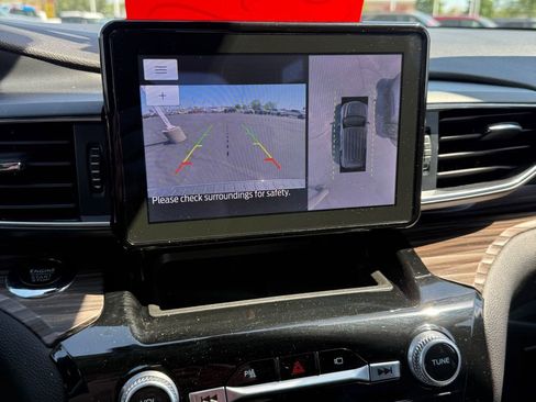 Used 2022 Ford Explorer Limited w/ Equipment Group 301A AWD/4WD image 20