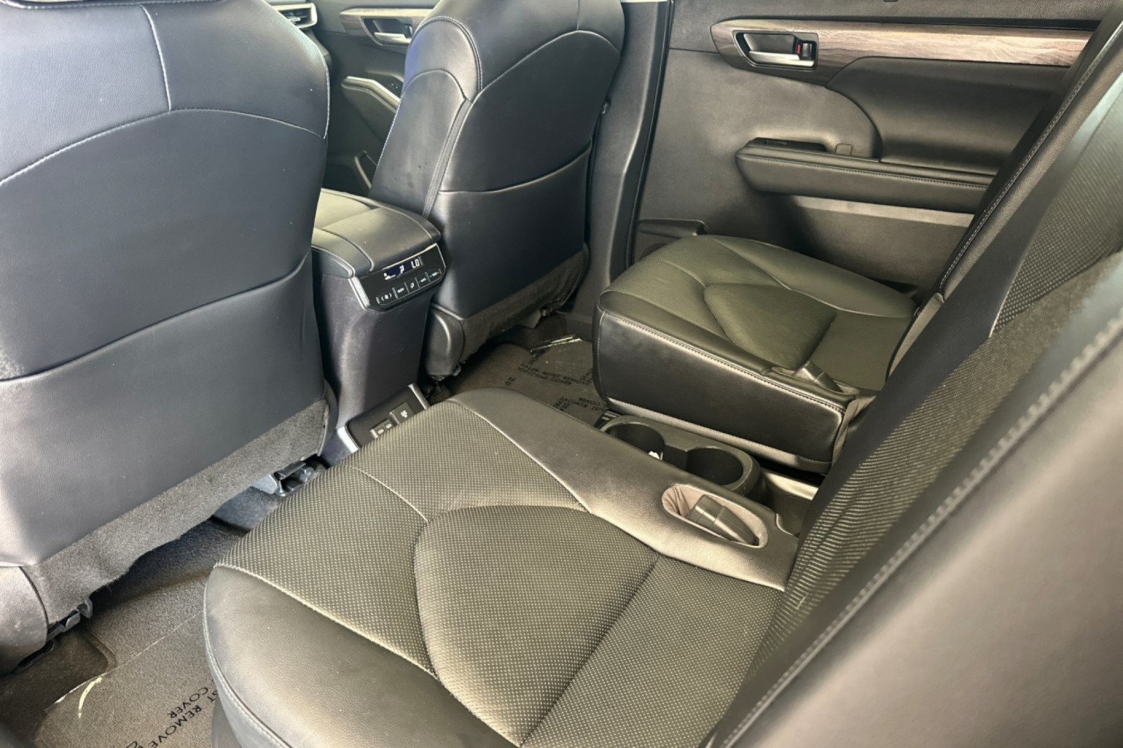 Used 2023 Toyota Highlander Limited FWD image 11