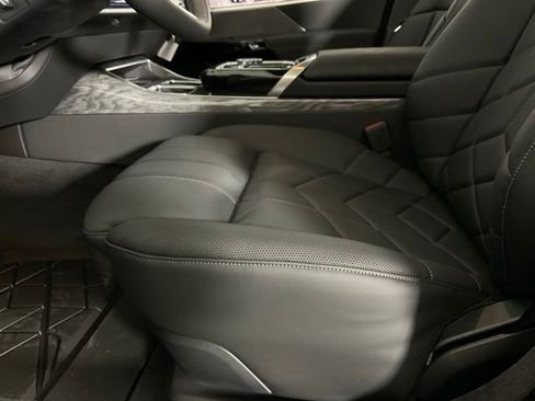 Used 2024 BMW i7 eDrive50 image 28