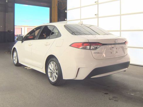 Used 2021 Toyota Corolla LE w/ LE Convenience Package image 8
