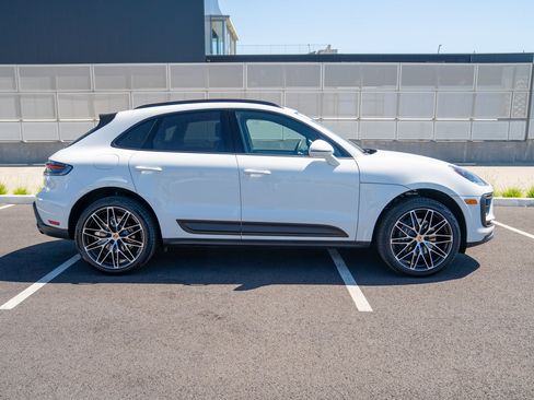 Certified 2026 Porsche Macan AWD/4WD image 8