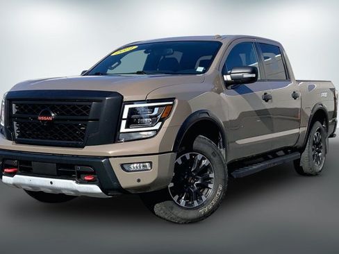 Used 2021 Nissan Titan PRO-4X w/ Pro-4x Convenience Package AWD/4WD image 12