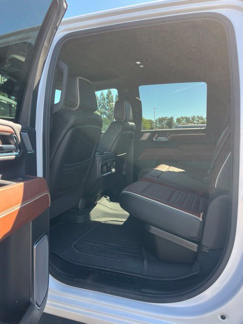 Used 2024 GMC Sierra 3500 Denali Ultimate AWD/4WD image 10