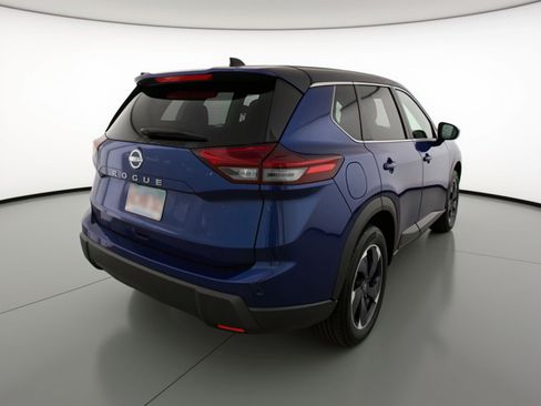 Used 2025 Nissan Rogue SV FWD image 9